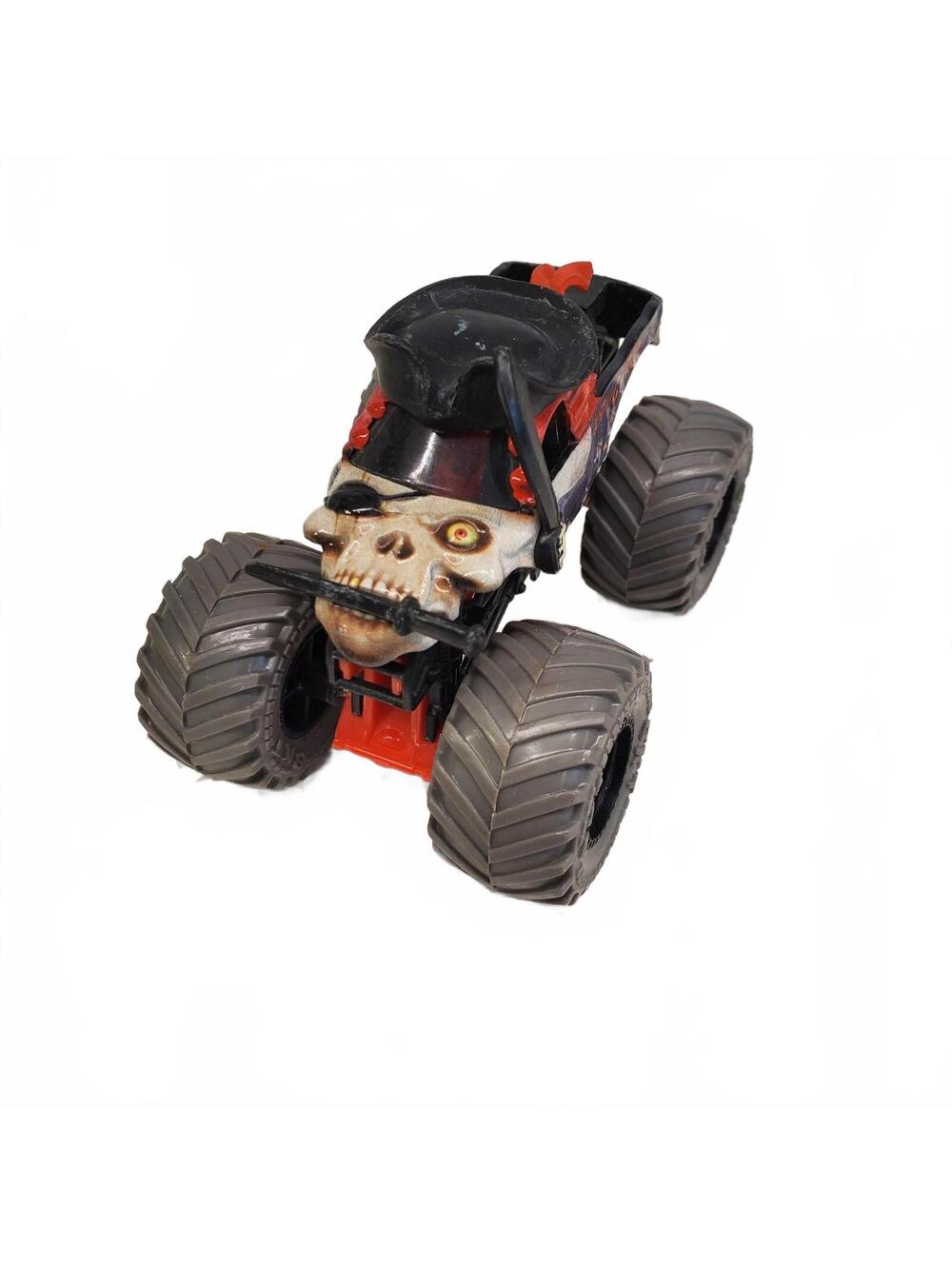 Monster Jam Pirates Curse Truck toy Curse with skull design